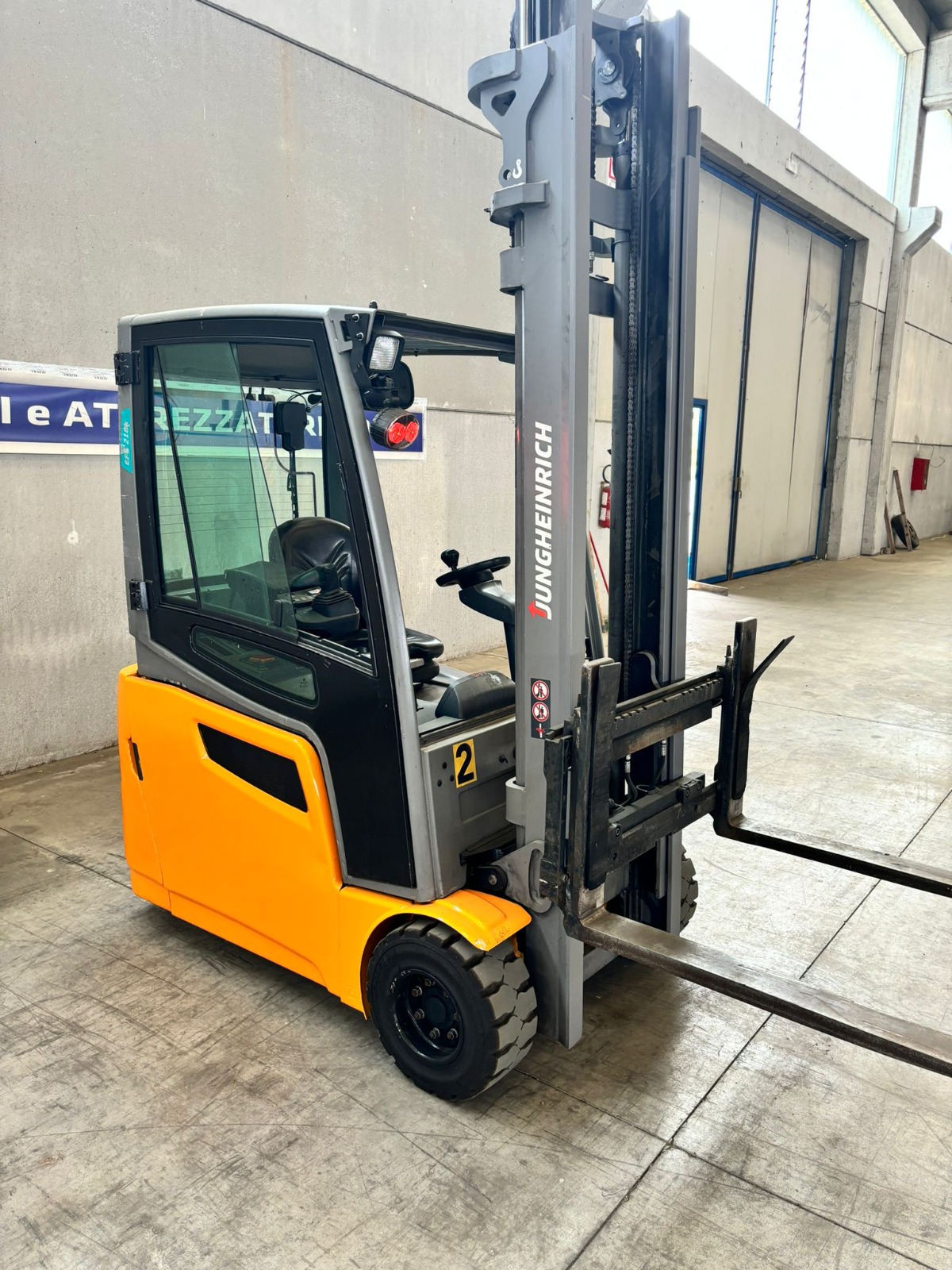 Muletto elettrico Jungheinrich EFG 220