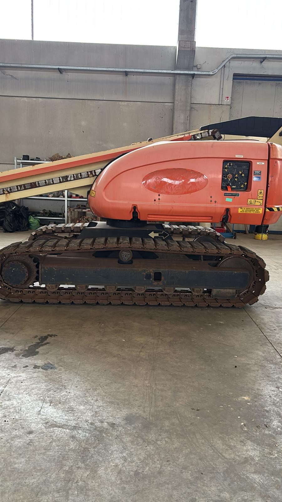 Piattaforma aerea cingolata JLG 600SCG (1)