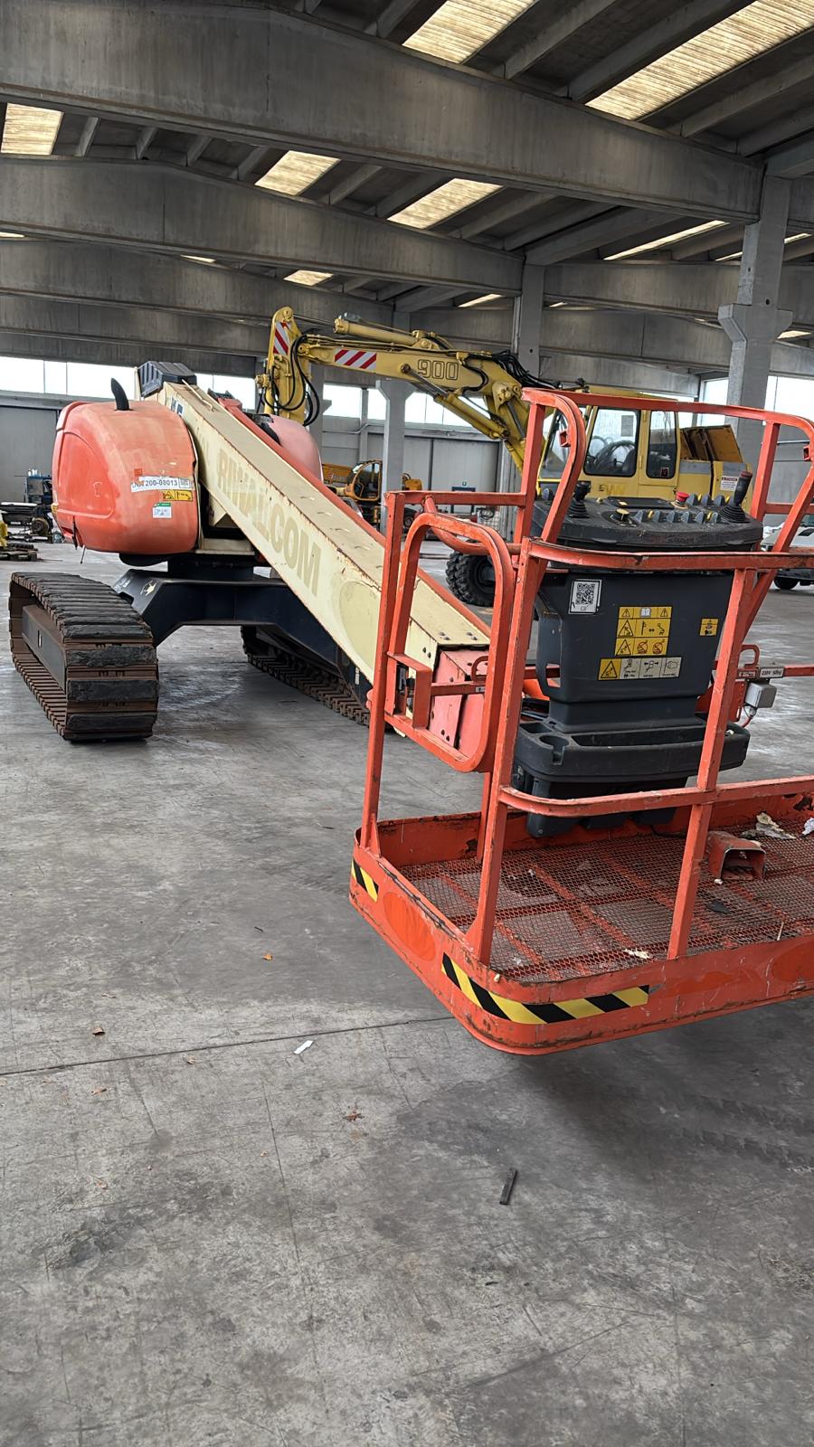 Piattaforma aerea cingolata JLG 600SCG (2)