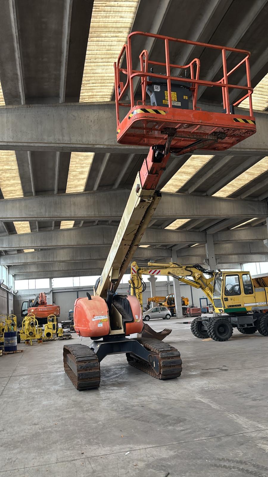 Piattaforma aerea cingolata JLG 600SCG