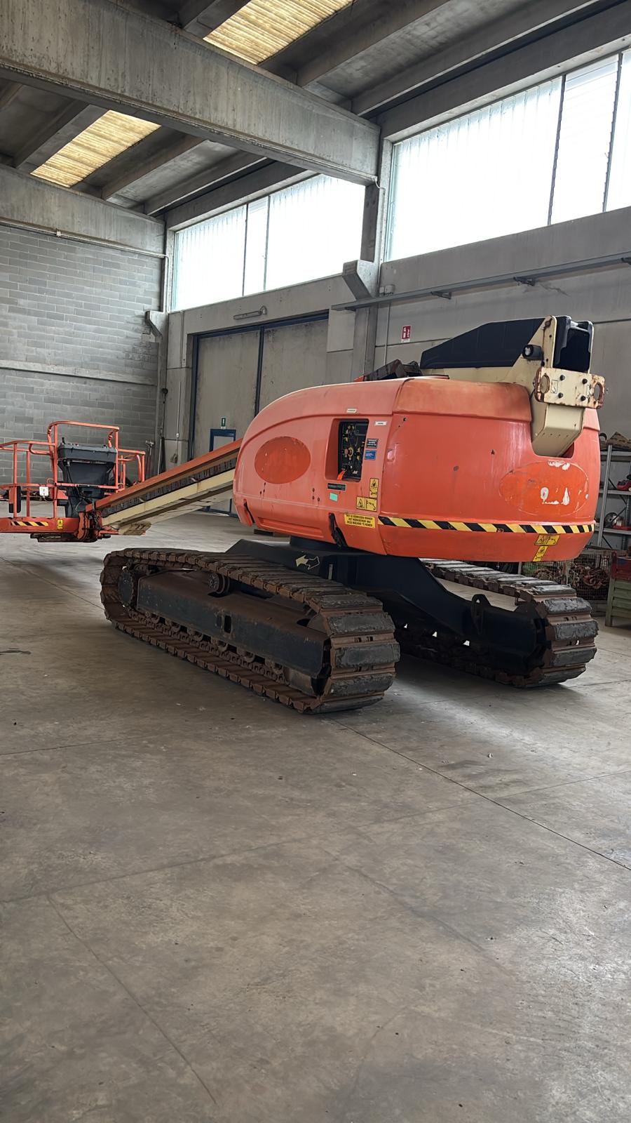 Piattaforma aerea cingolata JLG 600SCG (6)