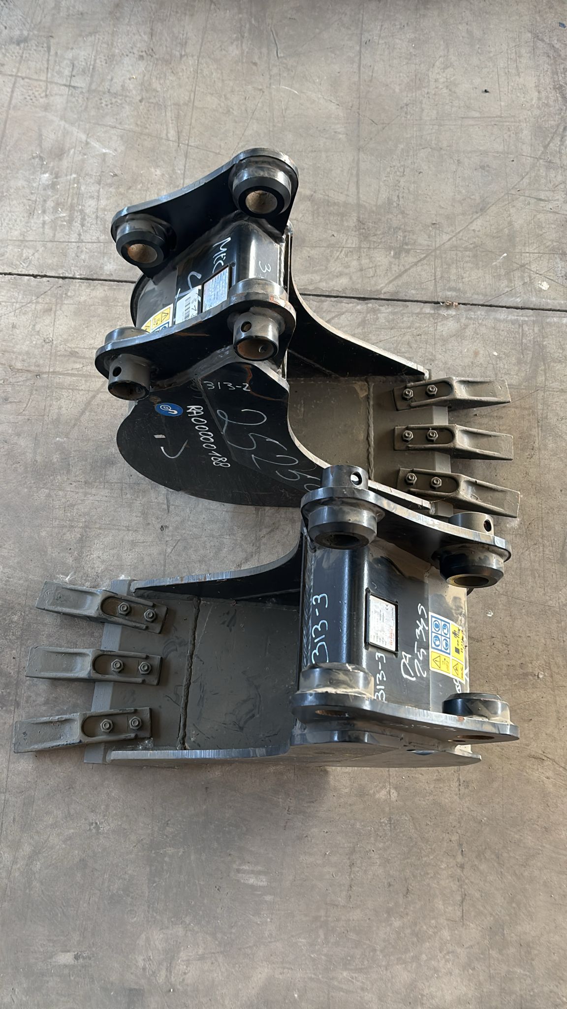 Benna per escavatore – Code 313-2 e 313-3, attacco 30 q