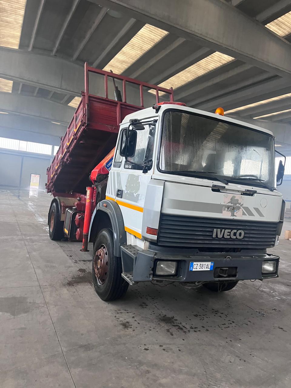 Camion Ribaltabile Unic 190.26 con Gru Palfinger – 1995