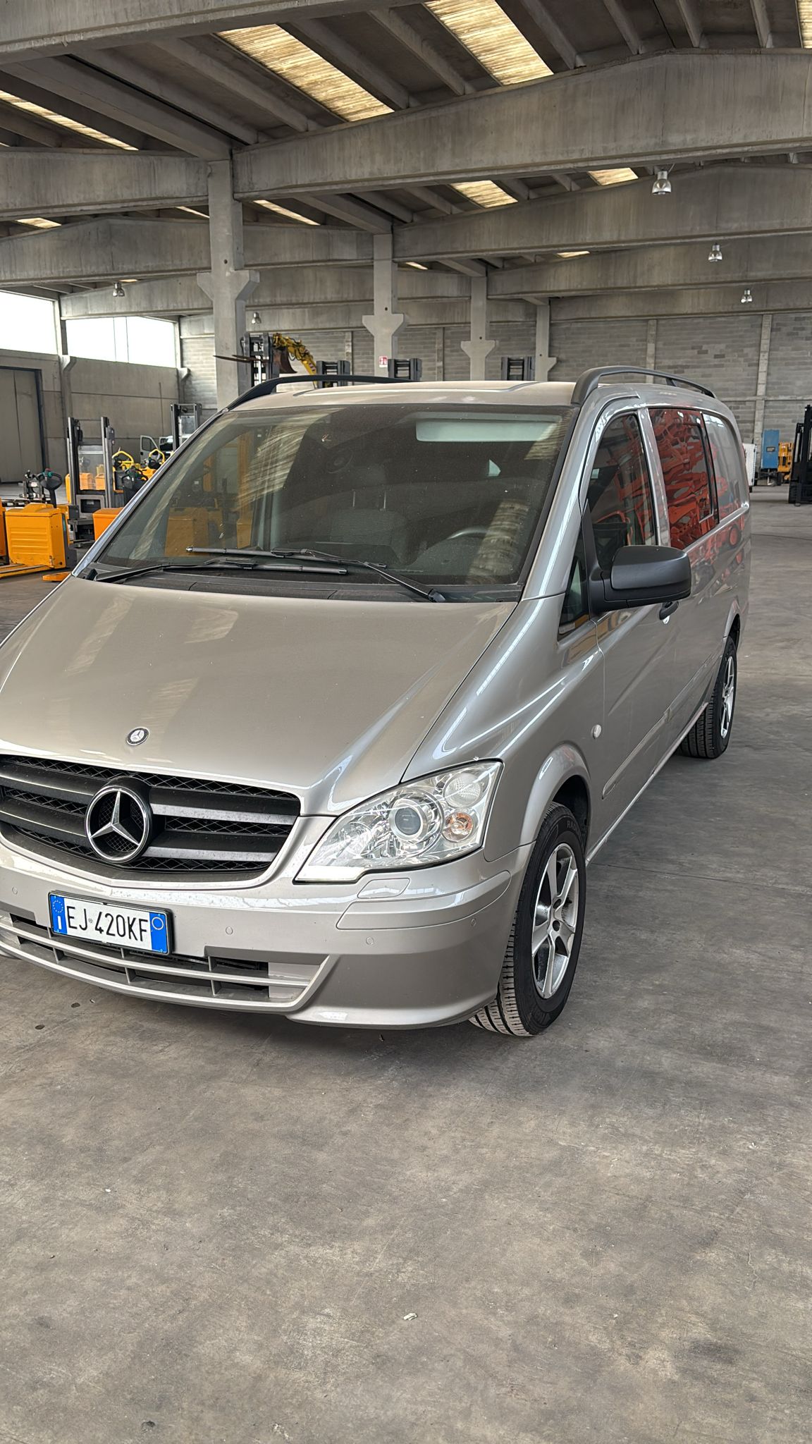 Furgone Mercedes-Benz EJ420KF